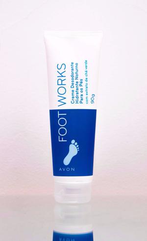 FOOT WORKS CREME DESODORANTE HIDRATANTE NOTURNO PARA OS PES 258635 AVON